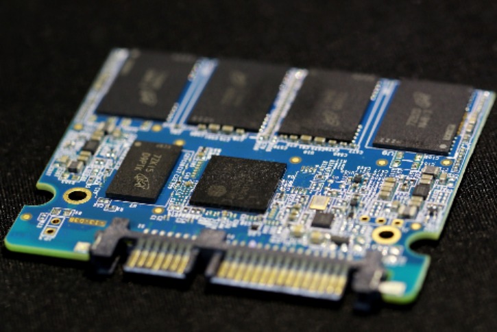 solid-state-drive-g40477cb53_1920.jpg